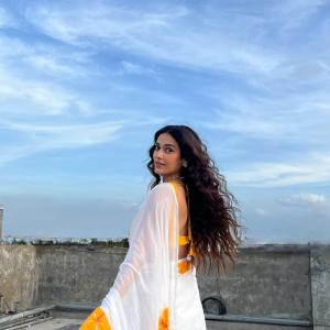Akanksha Singh Stuns in Elegant White Saree Look