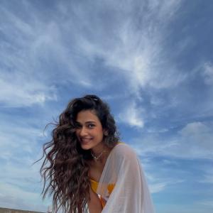 Akanksha Singh Stuns in Elegant White Saree Look