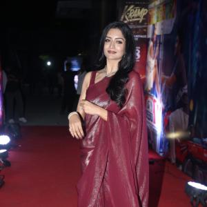 Actress Vimala Raman Exudes Glamour in a Maroon Silk Saree