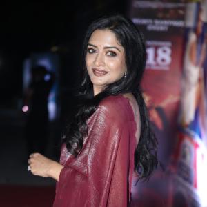 Actress Vimala Raman Exudes Glamour in a Maroon Silk Saree