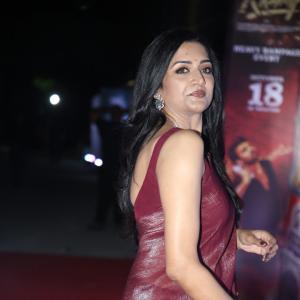 Actress Vimala Raman Exudes Glamour in a Maroon Silk Saree