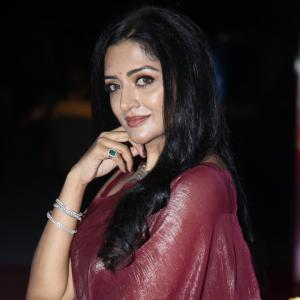Actress Vimala Raman Exudes Glamour in a Maroon Silk Saree