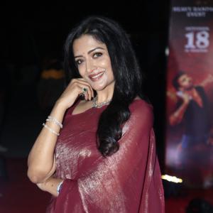 Actress Vimala Raman Exudes Glamour in a Maroon Silk Saree