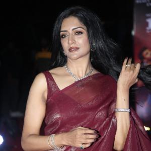 Actress Vimala Raman Exudes Glamour in a Maroon Silk Saree