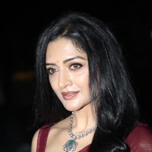 Actress Vimala Raman Exudes Glamour in a Maroon Silk Saree