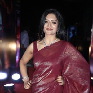 Actress Vimala Raman Exudes Glamour in a Maroon Silk Saree