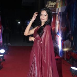 Actress Vimala Raman Exudes Glamour in a Maroon Silk Saree