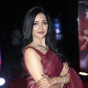 Actress Vimala Raman Exudes Glamour in a Maroon Silk Saree