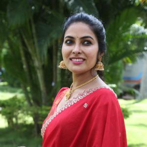 Actress Divi in Elegant Red Saree with Gold Jewelry