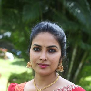 Actress Divi in Elegant Red Saree with Gold Jewelry