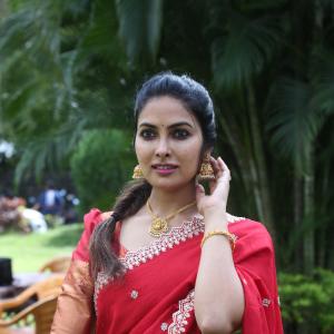 Actress Divi in Elegant Red Saree with Gold Jewelry