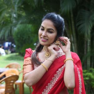 Actress Divi in Elegant Red Saree with Gold Jewelry