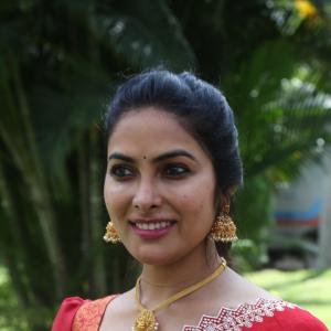 Actress Divi in Elegant Red Saree with Gold Jewelry
