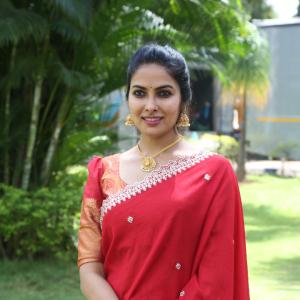 Actress Divi in Elegant Red Saree with Gold Jewelry