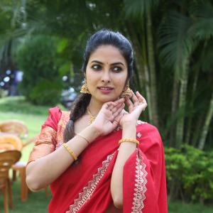 Actress Divi in Elegant Red Saree with Gold Jewelry