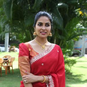 Actress Divi in Elegant Red Saree with Gold Jewelry
