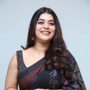 Yamini Bhaskar Looks Elegant in Black Saree | Latest Photoshoot