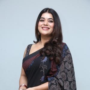 Yamini Bhaskar Looks Elegant in Black Saree | Latest Photoshoot