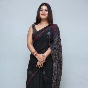 Yamini Bhaskar Looks Elegant in Black Saree | Latest Photoshoot