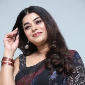 Yamini Bhaskar Looks Elegant in Black Saree | Latest Photoshoot