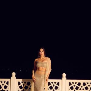 Janhvi Kapoor’s Stunning Traditional and Modern Fashion Looks