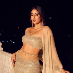 Janhvi Kapoor’s Stunning Traditional and Modern Fashion Looks