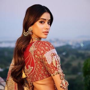 Janhvi Kapoor’s Stunning Traditional and Modern Fashion Looks