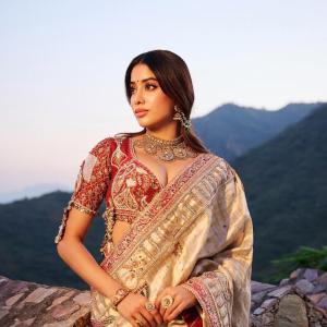 Janhvi Kapoor’s Stunning Traditional and Modern Fashion Looks