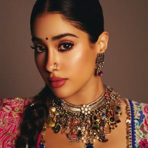 Janhvi Kapoor’s Stunning Traditional and Modern Fashion Looks