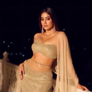 Janhvi Kapoor’s Stunning Traditional and Modern Fashion Looks