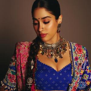 Janhvi Kapoor’s Stunning Traditional and Modern Fashion Looks