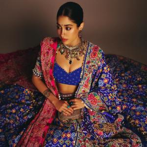 Janhvi Kapoor’s Stunning Traditional and Modern Fashion Looks