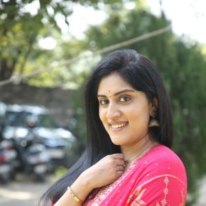 Dhanya Balakrishnan Radiates Elegance in Pink Traditional Outfit | Graceful Outdoor Photoshoot