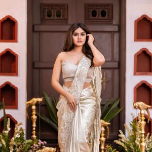 Sanjana Anand Looks Stunning in Elegant Golden Saree: Latest Photoshoot Highlight