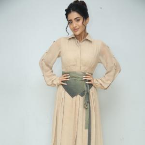 Rashi Singh Radiates Elegance in Soft Beige Outfit: Latest Photoshoot