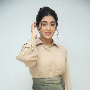Rashi Singh Radiates Elegance in Soft Beige Outfit: Latest Photoshoot