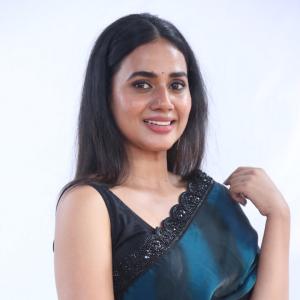 Shreya Rukmini Radiates Grace in Deep Teal Saree: Latest Photoshoot Look