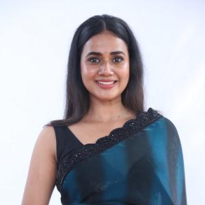 Shreya Rukmini Radiates Grace in Deep Teal Saree: Latest Photoshoot Look