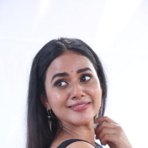 Shreya Rukmini Radiates Grace in Deep Teal Saree: Latest Photoshoot Look