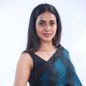 Shreya Rukmini Radiates Grace in Deep Teal Saree: Latest Photoshoot Look