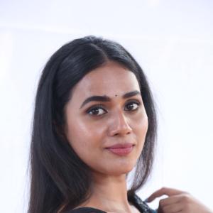 Shreya Rukmini Radiates Grace in Deep Teal Saree: Latest Photoshoot Look