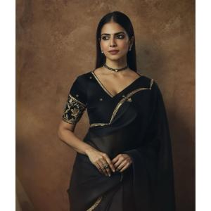 Actress Malavika Mohanan in Elegant Black Saree – Timeless Beauty & Cinematic Portrait