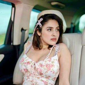 Actress Priyanka Kholgade’s Elegant Floral Look: Soft Glamour and Timeless Style