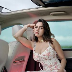 Actress Priyanka Kholgade’s Elegant Floral Look: Soft Glamour and Timeless Style