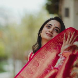 Actress Namitha Pramod Stuns in Elegant Traditional Saree Look