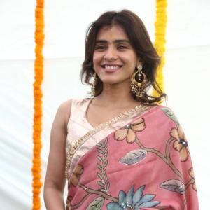 Hebbah Patel Embraces Classic Indian Elegance in Floral Saree
