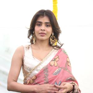 Hebbah Patel Embraces Classic Indian Elegance in Floral Saree