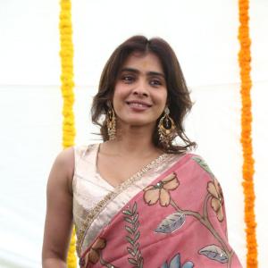 Hebbah Patel Embraces Classic Indian Elegance in Floral Saree