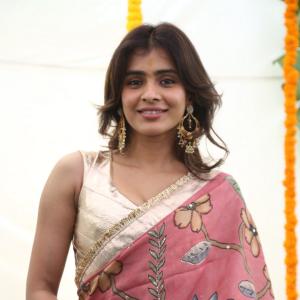 Hebbah Patel Embraces Classic Indian Elegance in Floral Saree