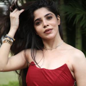 Divya Bharati – Timeless Bollywood Actress Known for Beauty, Grace, and Iconic Style